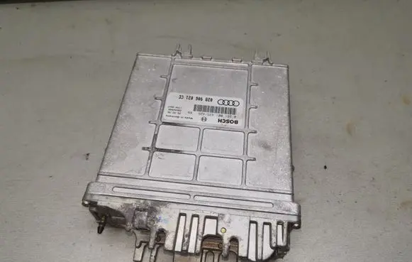 Audi A4 S4 B5 8D Engine control unit/module 028906021CE 0281001425