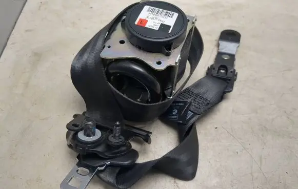 Volvo V40 Front seatbelt 619857300