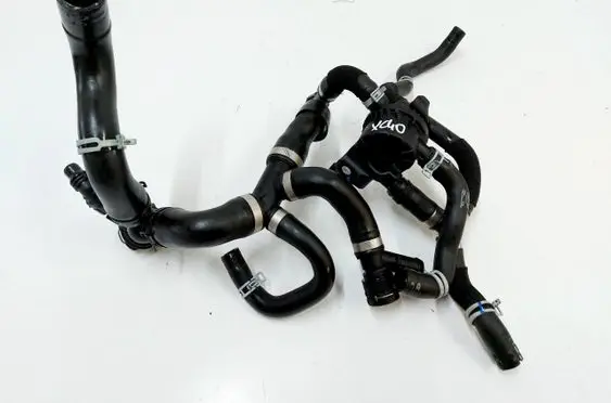 Volvo XC40 Engine coolant pipe/hose 32249392