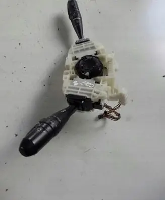 Mitsubishi Colt Tailgate/trunk/boot open switch 17B153