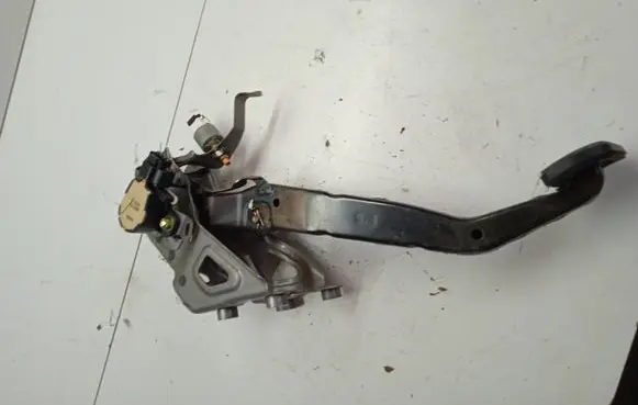 Toyota Prius (XW20) Brake pedal 8951047010