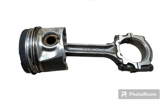 Nissan X-Trail T30 Piston with connecting rod 