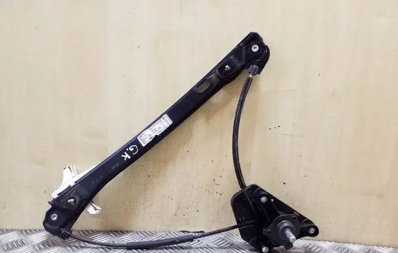 Rear door manual window regulator