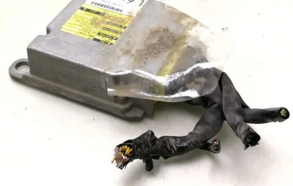 Toyota Corolla E120 E130 Airbag control unit/module 8917002390 211082103