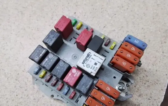 Fiat Croma Fuse module 51738102