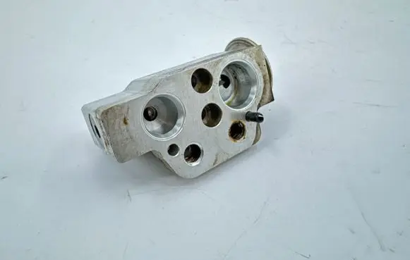 Skoda Octavia Mk2 (1Z) Air conditioning (A/C) expansion valve 1K0820679