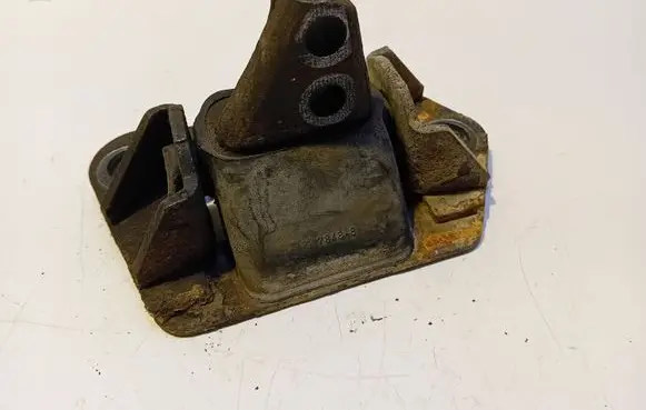 Volvo S70 V70 V70 XC Engine mount bracket 9141257