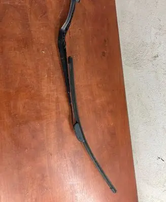 Opel Insignia A Front wiper blade arm 13227401