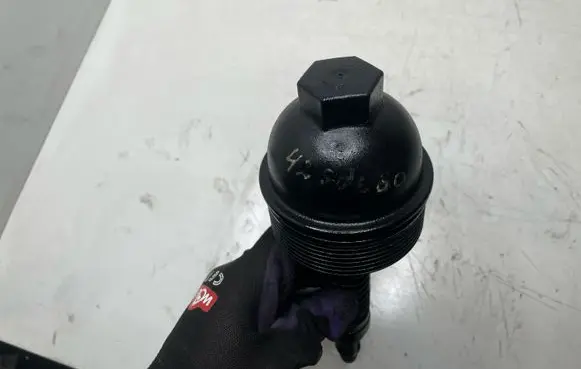 BMW 5 E60 E61 Oil filter cover 7789323