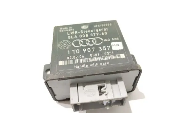 Volkswagen Jetta V Light module LCM 1T0907357
