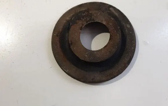 Skoda Yeti (5L) Front coil spring rubber mount 1k0512149b