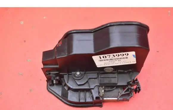 BMW 1 E81 E87 Front door lock 7167074