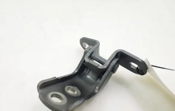 Toyota RAV 4 (XA40) Front door upper hinge 6872012151