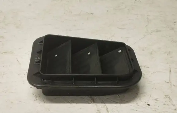 KIA Carens II Quarter panel pressure vent 975102F200