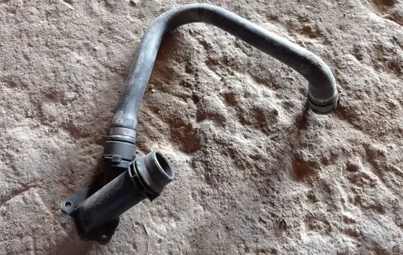 BMW 5 E60 E61 Engine coolant pipe/hose 2247744