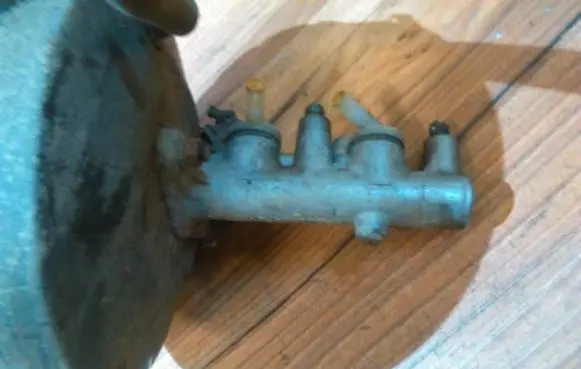 Master brake cylinder