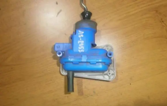Audi 80 90 S2 B4 Central locking vacuum pump 893862153c