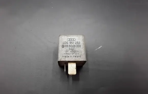 Volkswagen PASSAT B5 Other relay 4D0951253 899309000