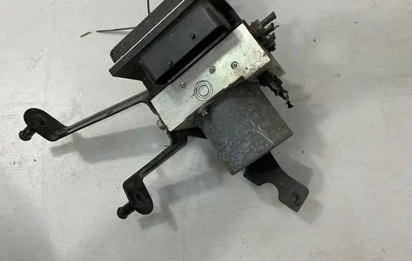 BMW 5 E60 E61 ABS Pump 6777797