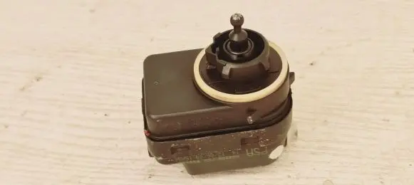 Headlight level adjustment motor