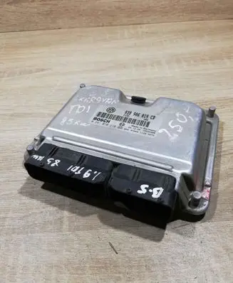 Volkswagen PASSAT B5 Engine control unit/module ECU 038906019CD 0281010218