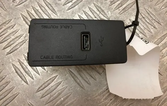Volvo XC90 USB socket connector 31417508