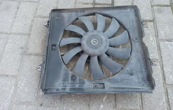 Honda CR-V Radiator cooling fan shroud