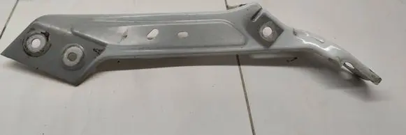 Renault Megane IV Fender mounting bracket 631406423R