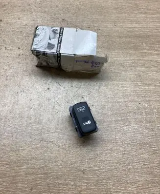 Skoda Octavia Mk2 (1Z) Central locking switch button 1Z0962125A