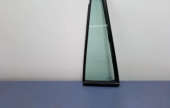Mazda 2 Rear door window glass