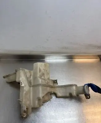 Windshield washer fluid reservoir/tank