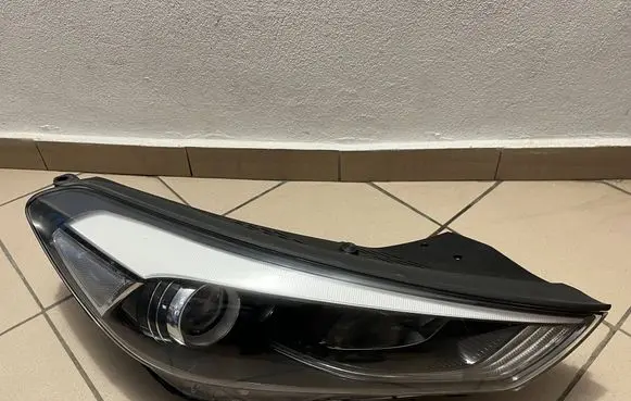 Hyundai Tucson TL Headlight/headlamp 92102D7000