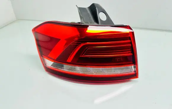 Volkswagen PASSAT B8 Rear/tail lights 