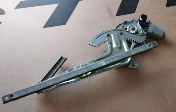 Mitsubishi ASX Rear door window regulator with motor