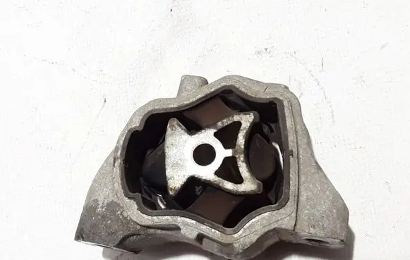Land Rover Evoque I Engine mount bracket LR039527