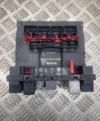 Volkswagen PASSAT B6 Fuse module 3C0937049D F005V00525 H37S1002