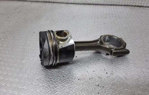 Skoda Fabia Mk2 (5J) Piston with connecting rod