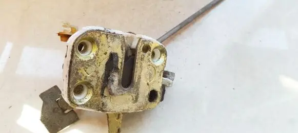 Mazda 121 Front door lock