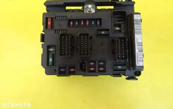 Citroen C5 Fuse module 964310098000