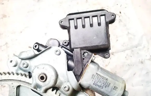 Toyota Corolla E140 E150 Front door window regulator motor 8570233010 85702-33010