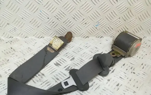 Mazda B2500 Rear seatbelt T86145T