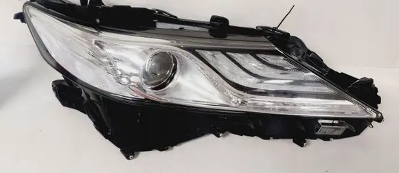 Toyota Camry VIII XV70 Headlight/headlamp