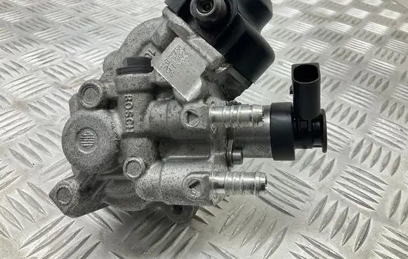 Audi A6 S6 C7 4G Fuel injection high pressure pump 04L130755D