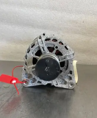 Dacia Sandero Generator/alternator 231007582R