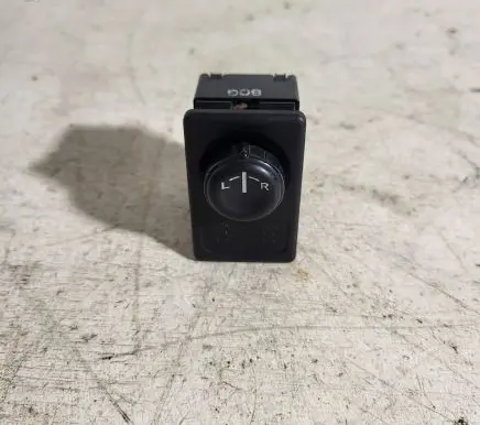 Nissan Almera Tino Wing mirror switch