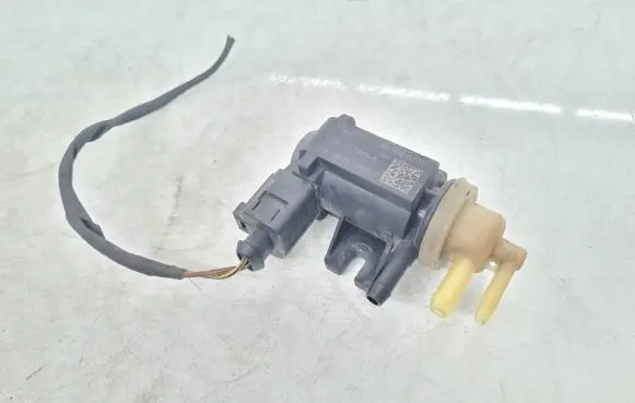 Volkswagen Tiguan Turbo solenoid valve 1K0906627B