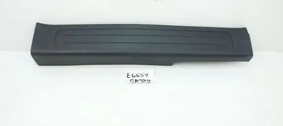 Nissan Qashqai Front sill trim cover 769B4