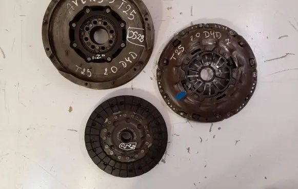 Toyota Avensis T250 Clutch set kit 3125005130