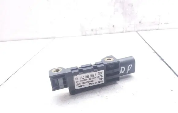 Volkswagen Touareg I Airbag deployment crash/impact sensor 7L0909606B 203880