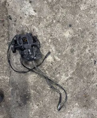 BMW 2 F44 Rear brake caliper 6885538